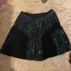Banana republic pleated skirt size 12